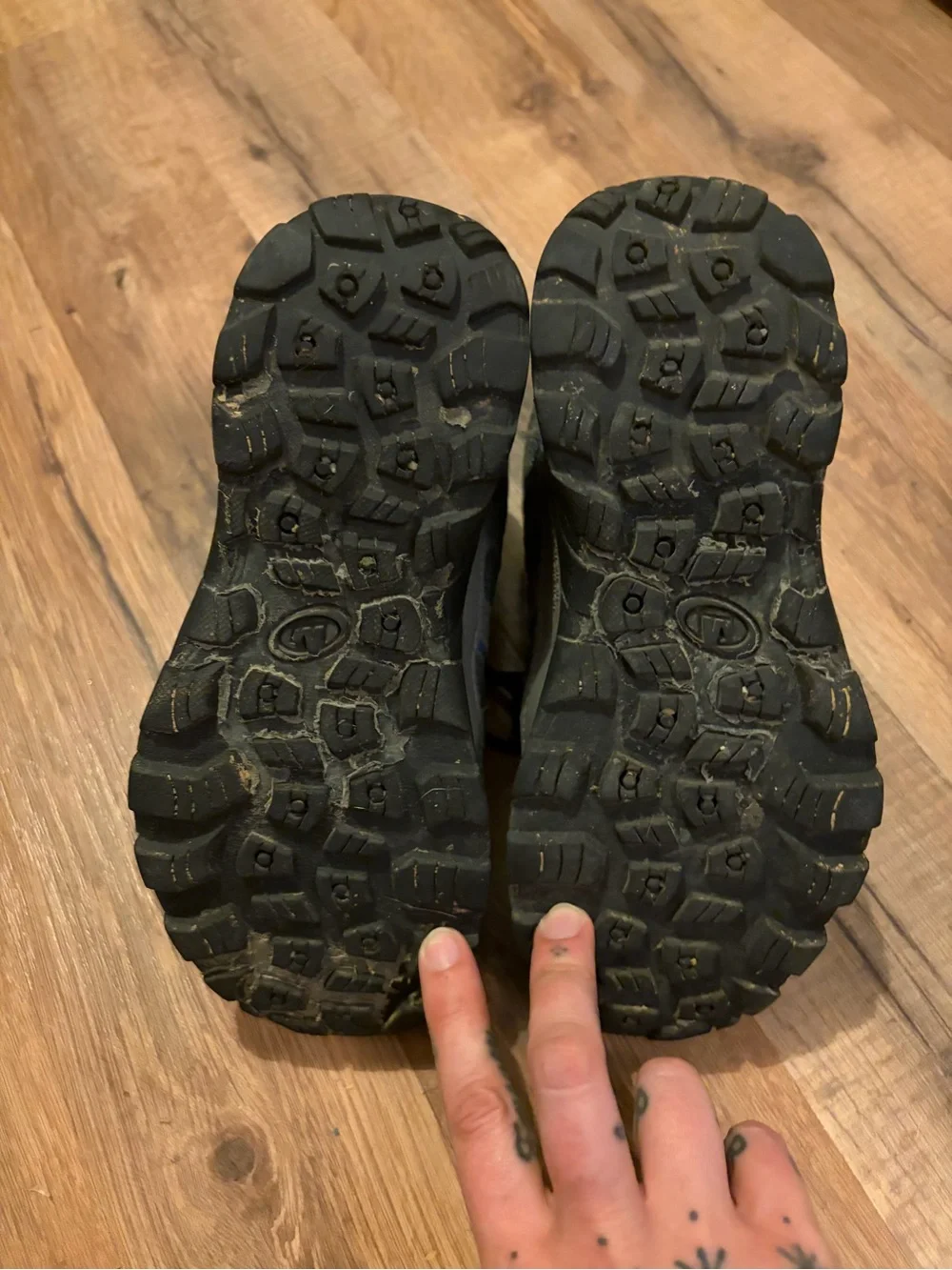 Merrell kid’s hiking shoes - size 2